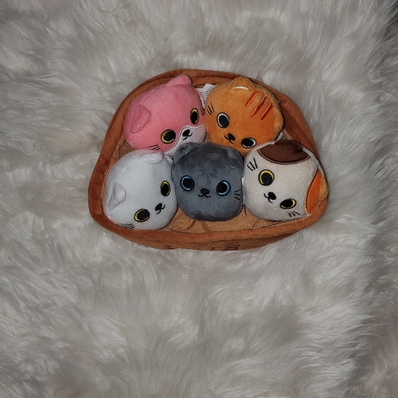 Basket of Cats Stuffed Animals - Picture 4 of 10